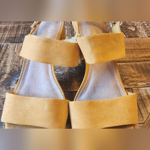 Old Navy Block Heel Sandals in Mustard Suede Size 10 - Picture 5 of 15